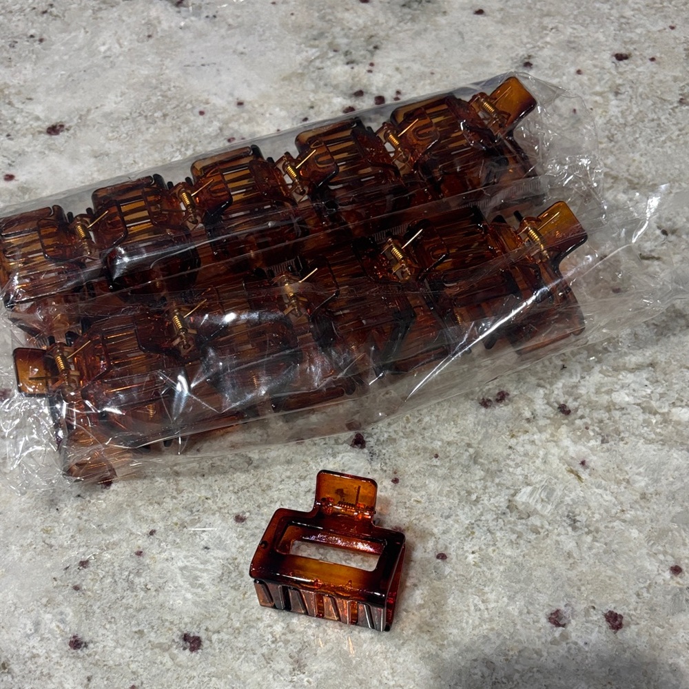 1 Set of 20  Glossy tortoiseshell Hair Claw Clips.